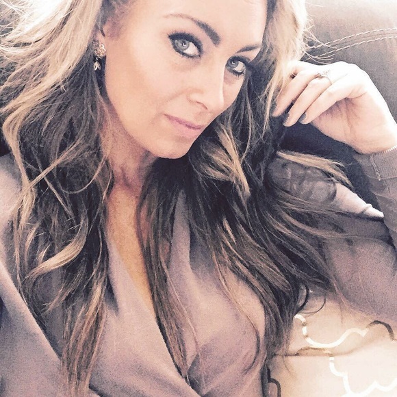 Meet your Posher, Amanda - Picture 2 of 4